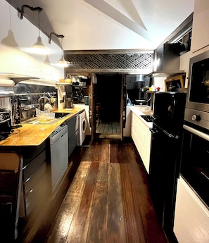 Micro-ondes, four, plaque de cuisson, lave-vaisselle