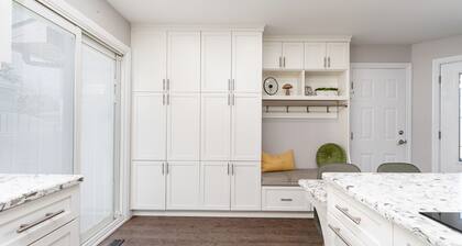 Aldergrove - Sleeps 10 - Hot Tub