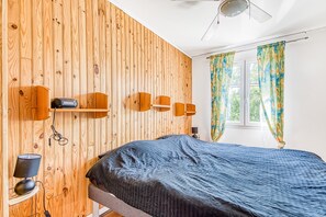 3 bedrooms, bed sheets