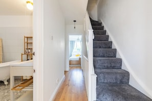 3 habitaciones, tabla de planchar con plancha y acceso a internet
