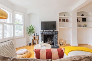 Unclassified image, 2 of 39, button