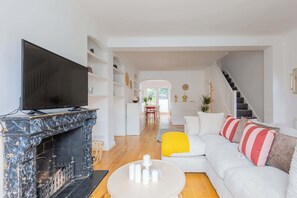 Unclassified image, 4 of 39, button