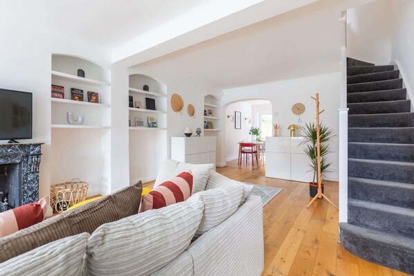 Unclassified image, 1 of 39, button