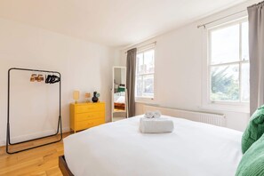 3 bedrooms, iron/ironing board, internet, bed sheets - Beautiful 3BD Home with Rooftop Terrace, Fulham (Greater London)