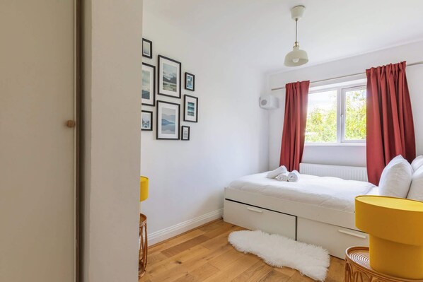 3 bedrooms, iron/ironing board, Internet, bed sheets