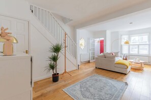 Interior - Beautiful 3BD Home with Rooftop Terrace, Fulham (Greater London)