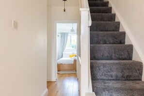 Unclassified image, 5 of 40, button - Beautiful 3BD Home with Rooftop Terrace, Fulham (Greater London)