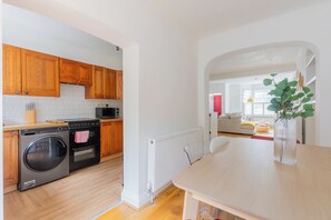Unclassified image, 3 of 40, button - Beautiful 3BD Home with Rooftop Terrace, Fulham (Greater London)