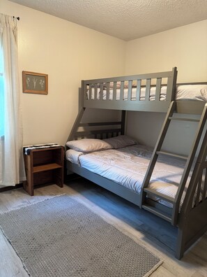 3 bedrooms, WiFi, bed sheets