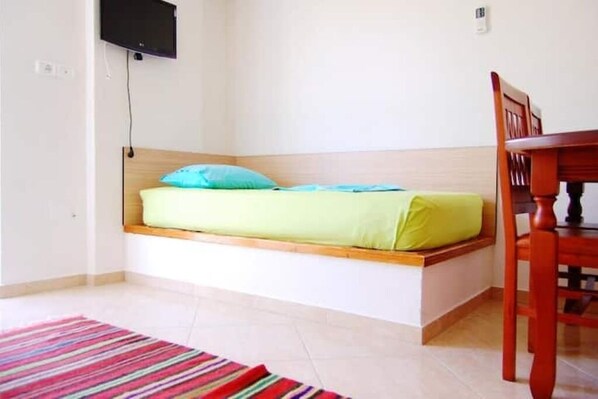Ferros/tábuas de passar roupa, Wi-Fi, roupa de cama