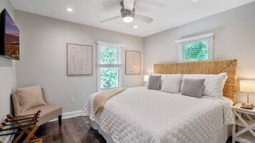 4 bedrooms, iron/ironing board, WiFi, bed sheets