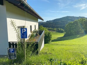 Property grounds - Holiday Apartment 'Berg Und See' with Lake View, Private Terrace and Wi-Fi (Hauzenberg)