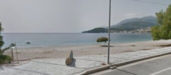 25 meters from the beach 7