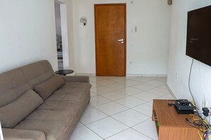 Apartment | 2 bedrooms - Apto com Wi-fi ar Cond e Garagem 100m da Praia (Praia Grande)