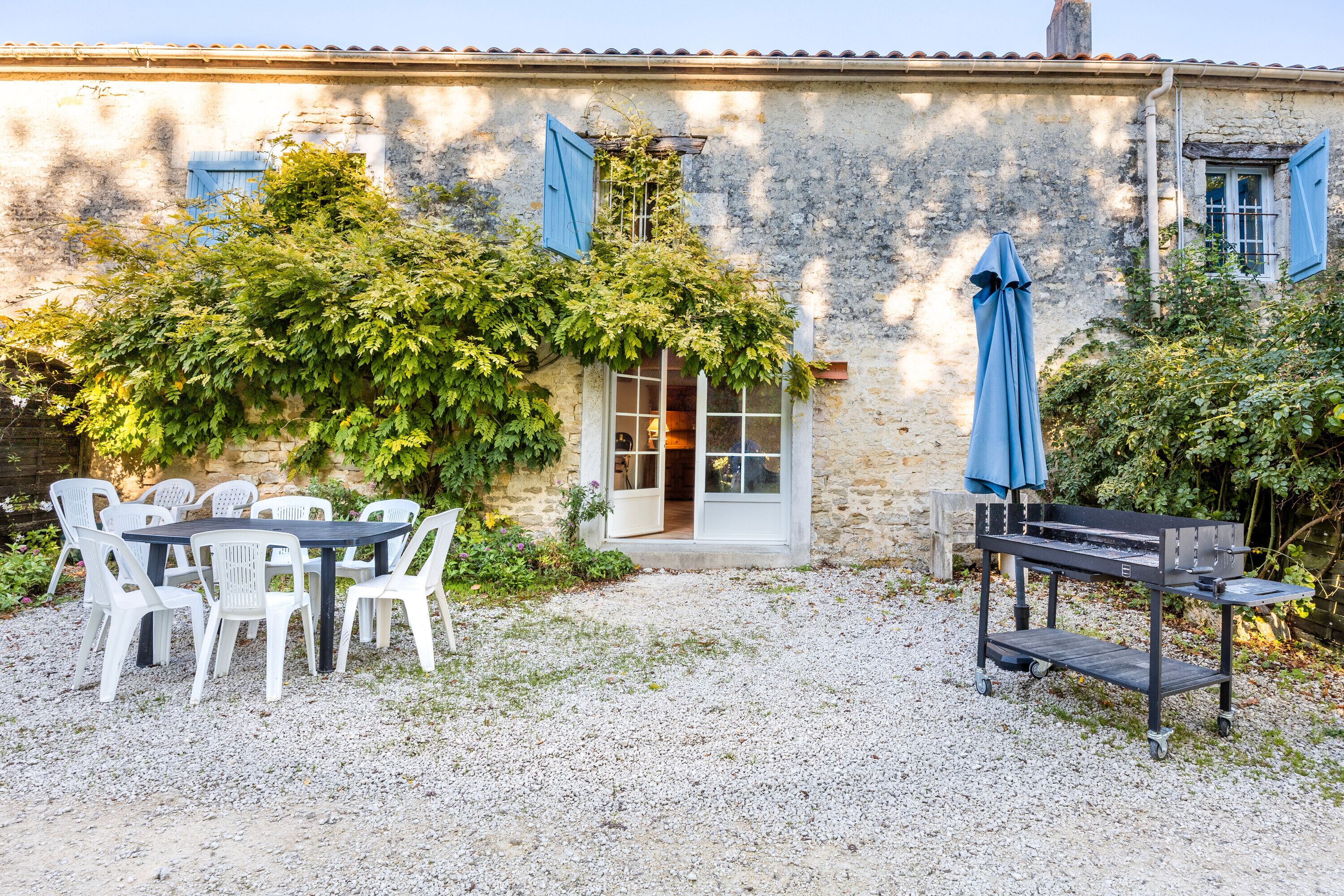 屋外ダイニングエリア