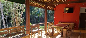 Suíte em São Francisco Xavier com piscina e jardim