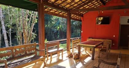 Suíte em São Francisco Xavier com piscina e jardim