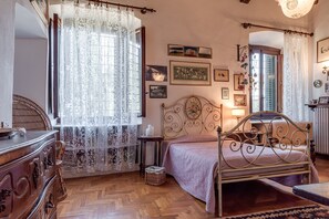 1 Schlafzimmer, Schreibtisch, WLAN, Bettwäsche