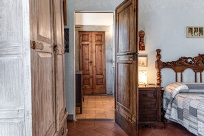 1 habitación, escritorio, wifi y ropa de cama