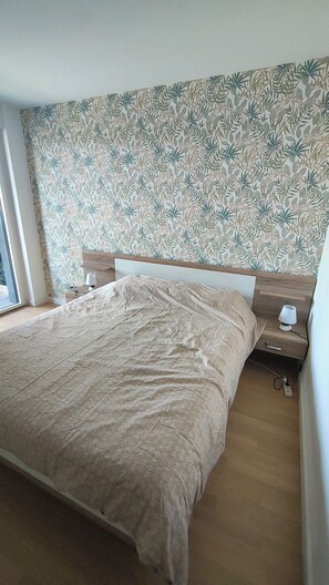 2 bedrooms, desk, iron/ironing board, travel cot