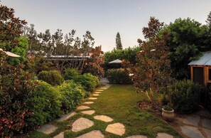 Property grounds - Gorgeous Eccentric Family Home with Cowboy Pool (San Diego)