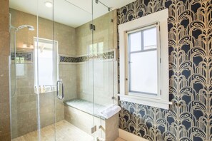 Shower, hair dryer - Gorgeous Eccentric Family Home with Cowboy Pool (San Diego)
