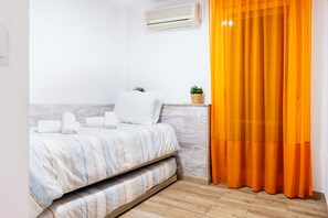 2 bedrooms, WiFi, bed sheets