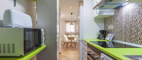 Refrigerador, microondas, parrilla de estufa y lavavajillas