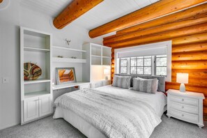 4 bedrooms, iron/ironing board, travel cot, WiFi