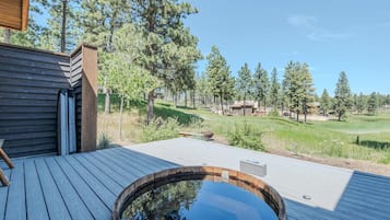 Tina de hidromasaje al aire libre