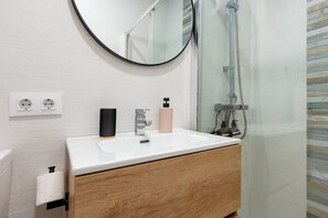 Shower, towels