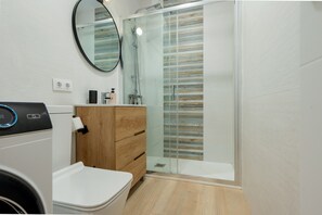 Douche, serviettes fournies