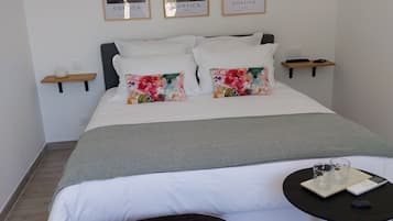 Safe på rommet, blendingsgardiner og wi-fi (inkludert)