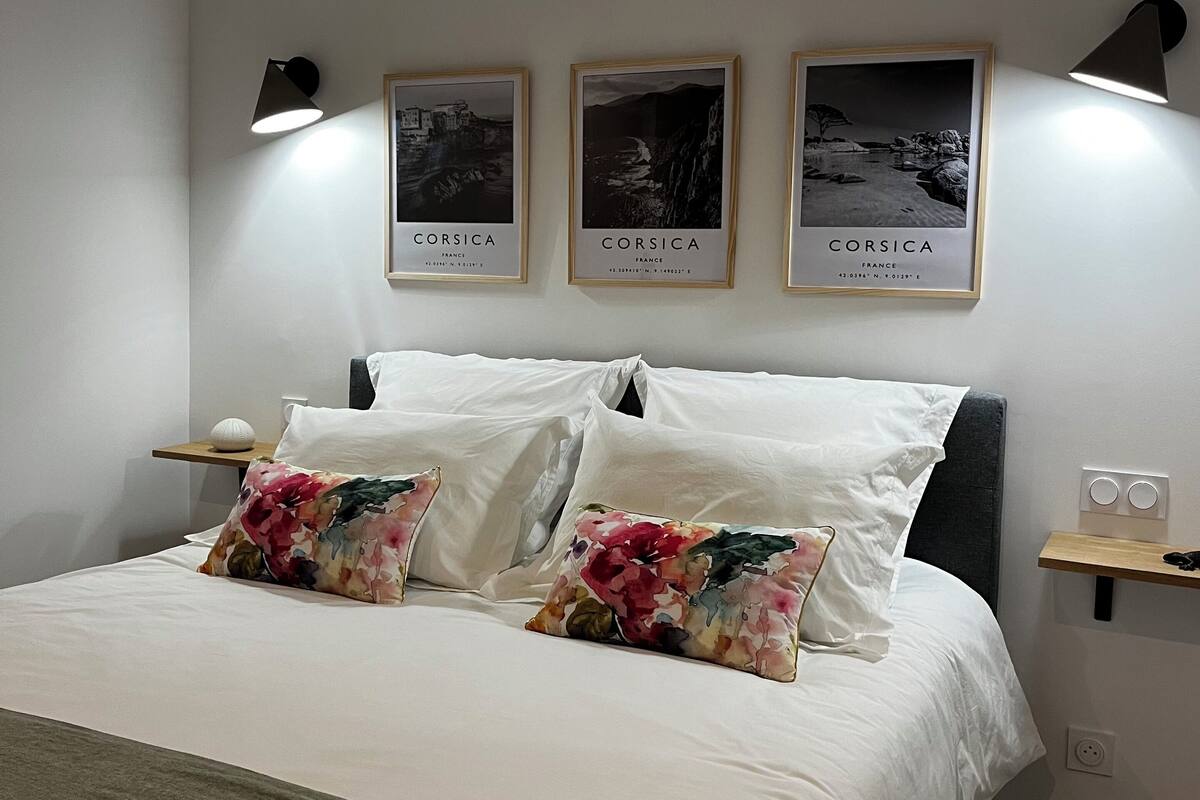 Premium bedding, in-room safe, blackout curtains, free WiFi