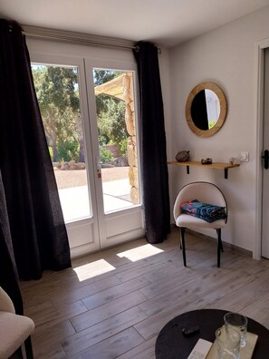 Classic Double Room, Garden View | In-room safe, blackout drapes, free WiFi - CASA DI RAMATTA CHEZ L'APICULTRICE (Sotta)