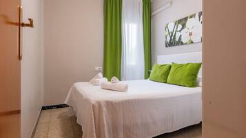 3 slaapkamers, een strijkplank/strijkijzer, wifi, beddengoed