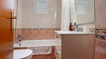 Douche, serviettes fournies