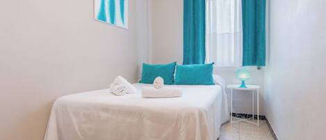 3 chambres, fer et planche à repasser, Wi-Fi, draps fournis