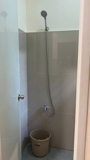 Nhà, 2 phòng ngủ, ban công, quang cảnh thành phố | Phòng tắm