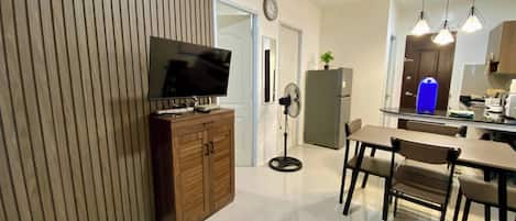 House, 2 Bedrooms, Balcony, City View | Dining