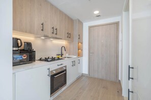 Kühlschrank, Mikrowelle, Ofen, Herdplatte