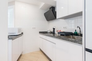Fridge, microwave, stovetop, coffee/tea maker - Apartment 'Fedriani' with Wi-Fi and Air Conditioning (Sevilla)
