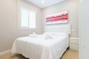 2 chambres, fer et planche à repasser, Wi-Fi, draps fournis