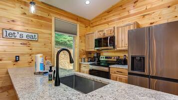 雪櫃、微波爐、焗爐、爐具