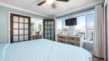 House, Multiple Beds, Patio (Harbor Seahorse) | 6 bedrooms, individually decorated, individually furnished, bed sheets