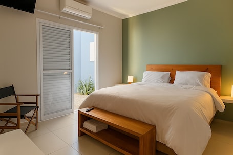 Premium Villa | Desk, laptop workspace, free WiFi