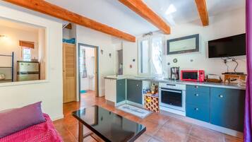 Réfrigérateur, micro-ondes, four, plaque de cuisson