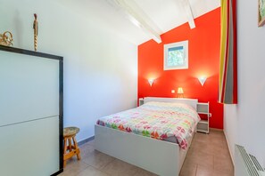 1 bedroom, WiFi, bed sheets