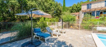 Holiday Home 'Les Taillades' with Shared Pool, Private Terrace and Wi-Fi