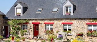 Holiday Home 'Ty Heol with Private Terrace, Shared Garden and Wi-Fi'